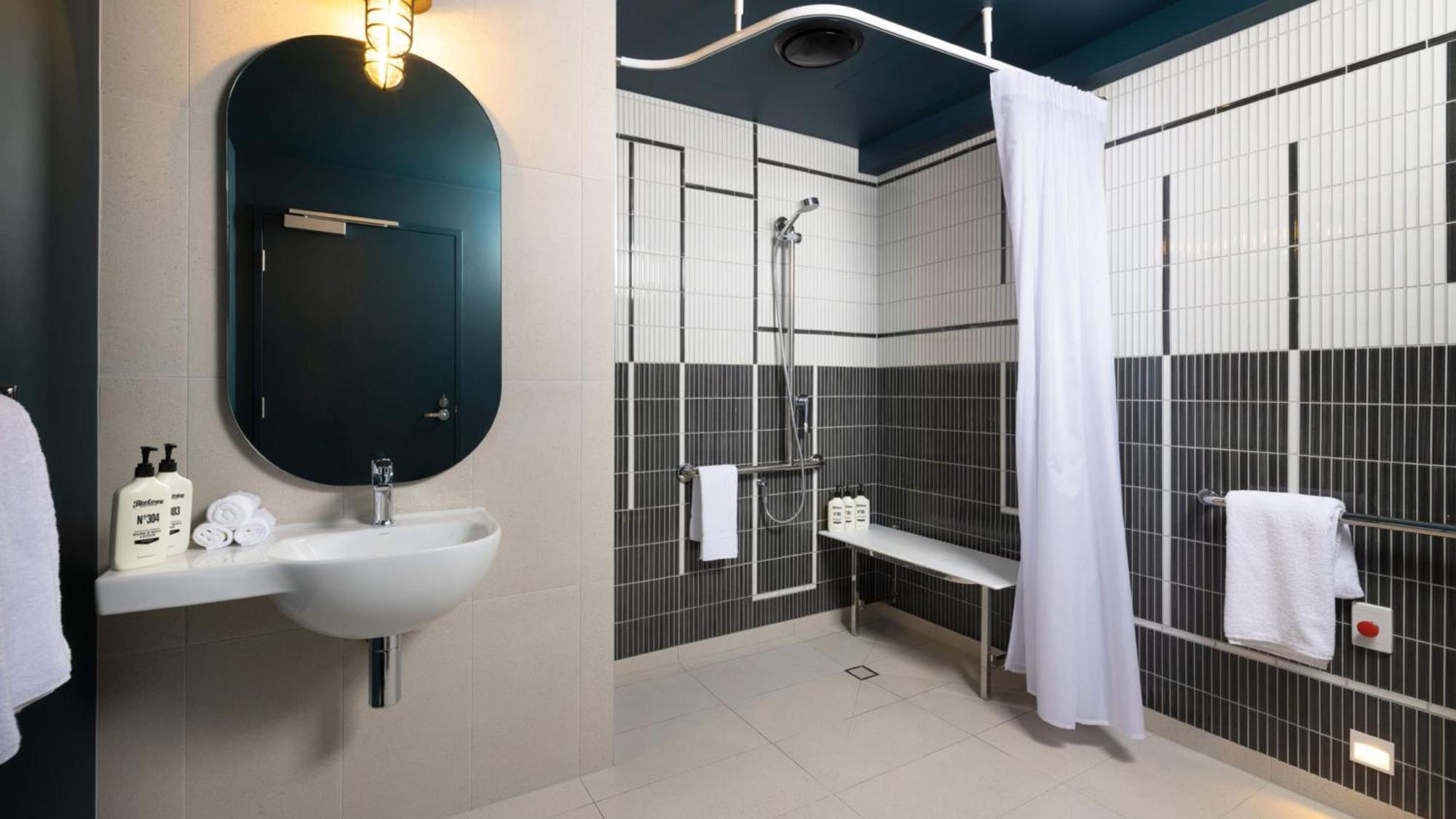 Hotel Indigo Brisbane City Centre, An Ihg Hotel Exterior photo A wet room