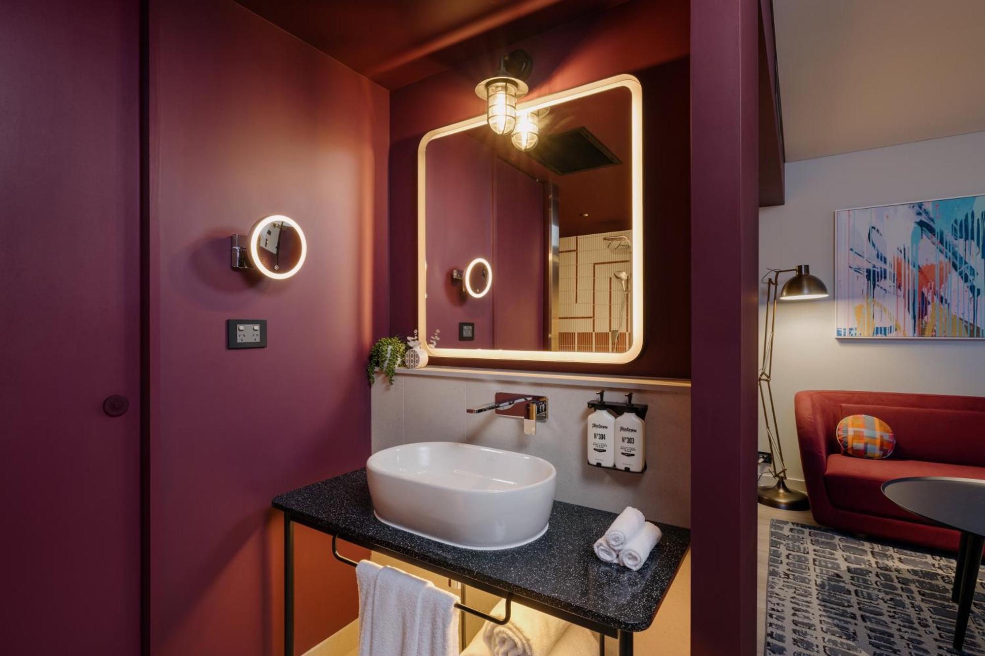 Hotel Indigo Brisbane City Centre, An Ihg Hotel Exterior photo Bathroom of a suite